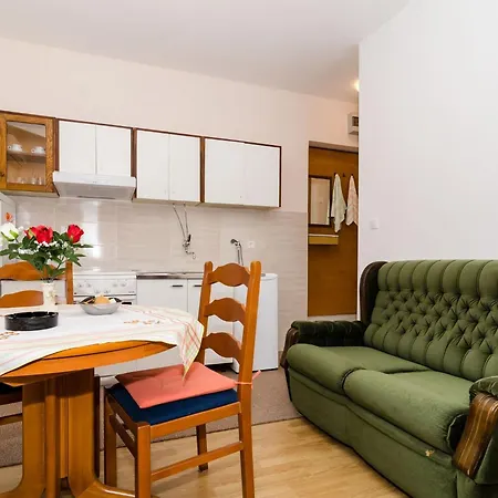 Apartment Berk - One-bedroom With Terrace