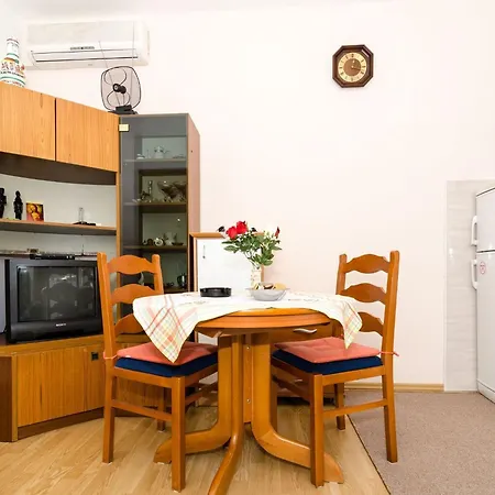 Berk - One-bedroom With Terrace