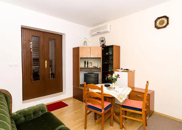 Berk - One-bedroom With Terrace Apartment